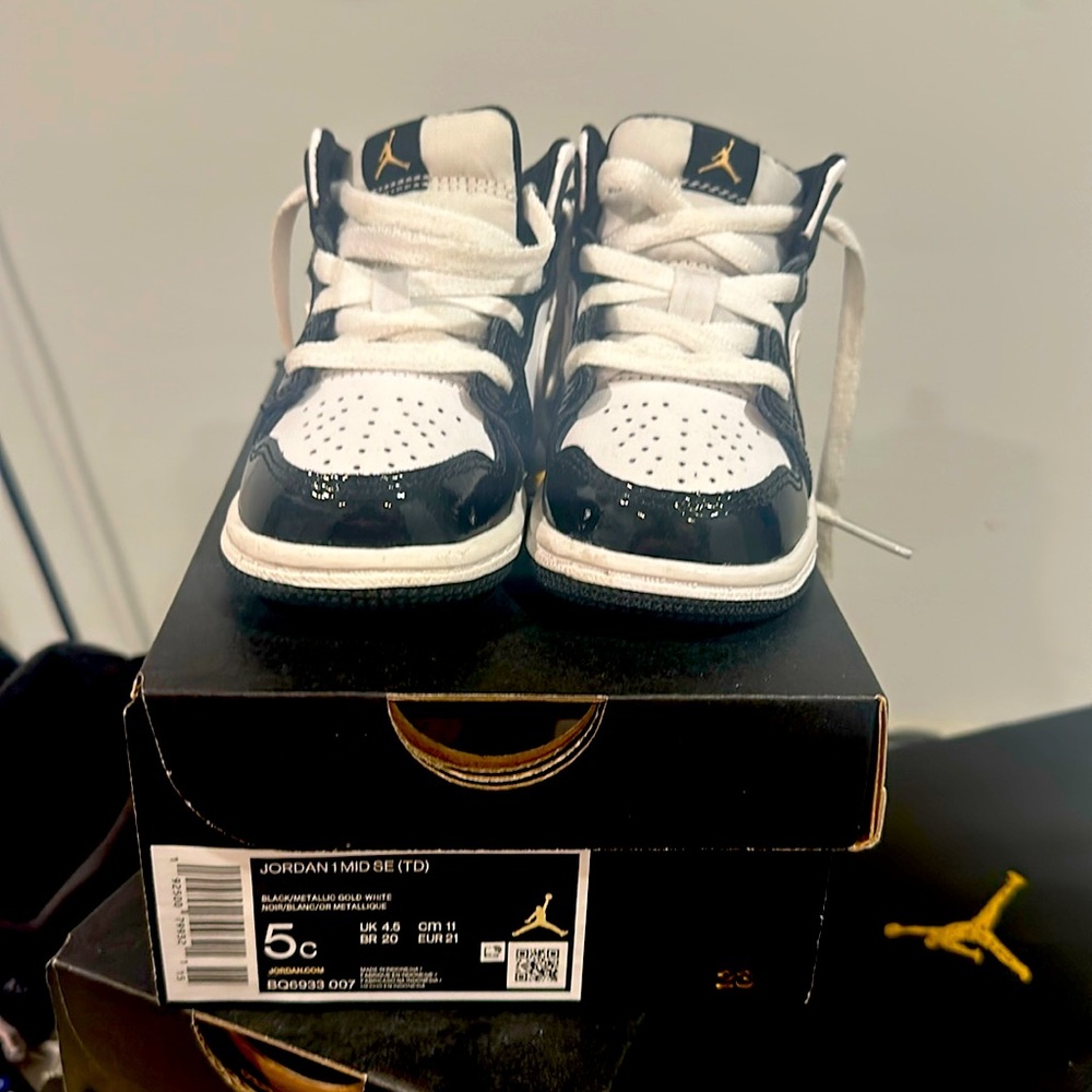 Toddler Jordan 1's Mid SE